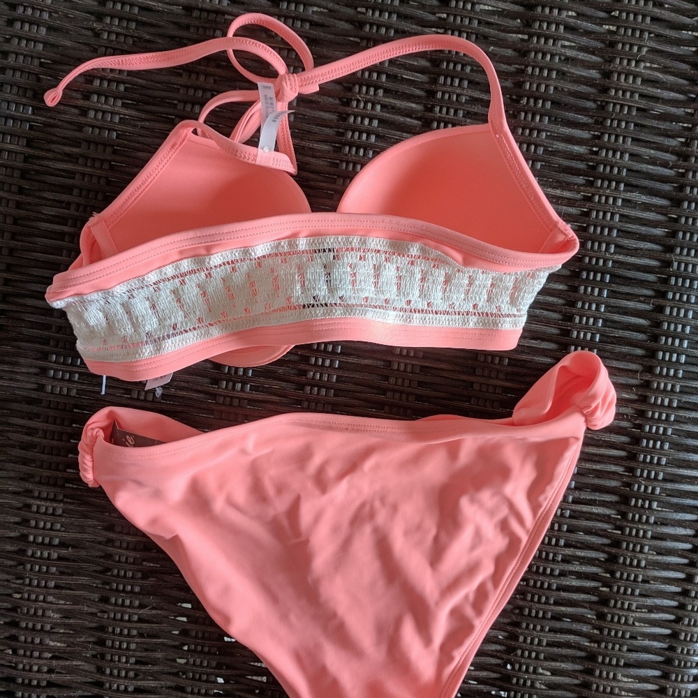 Aeri Bikini - Picture 4 of 6